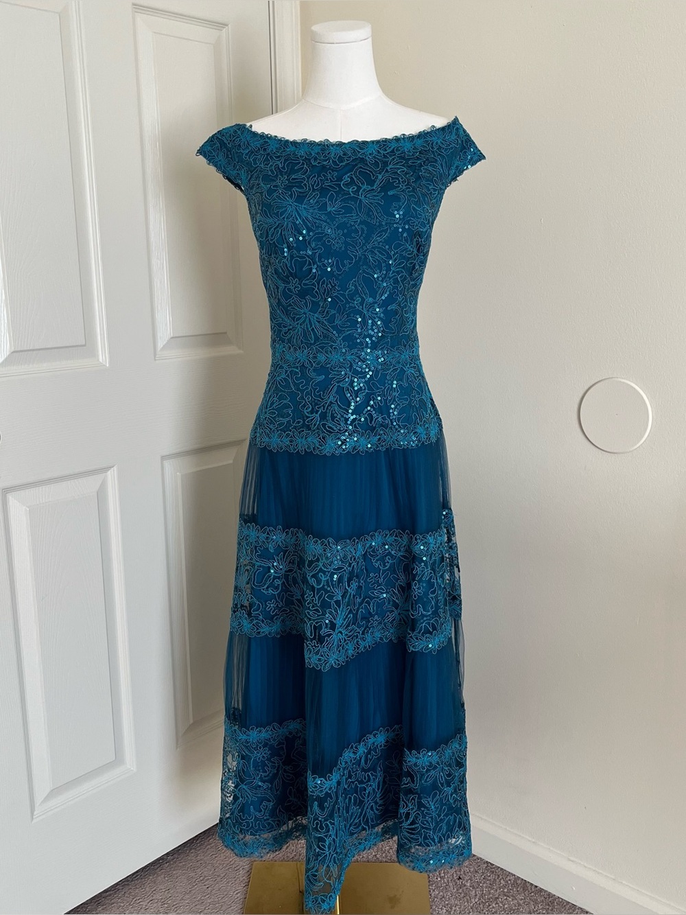 Tadashi Shoji Lace Sequin Tulle Boatneck Dress Womens Size 10 Designer Cocktail